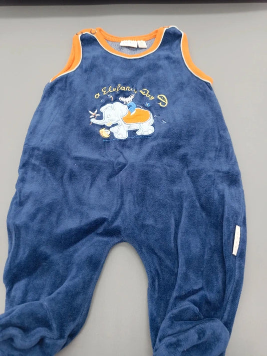Dunkelblauer Baby-Latzoverall mit Elefantenmotiv und orangefarbener Einfassung
