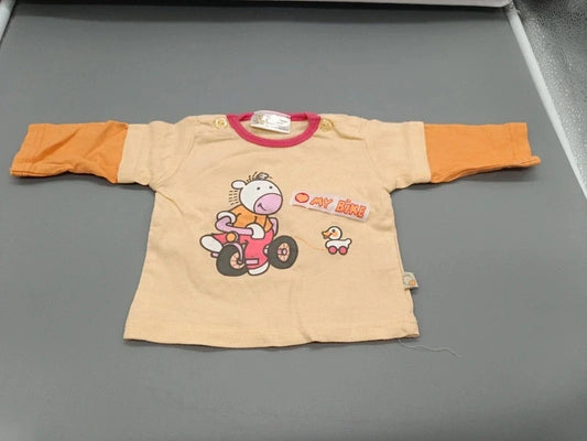 Beige-orangefarbenes Baby-Langarmshirt mit Zebra auf einem Motorrad