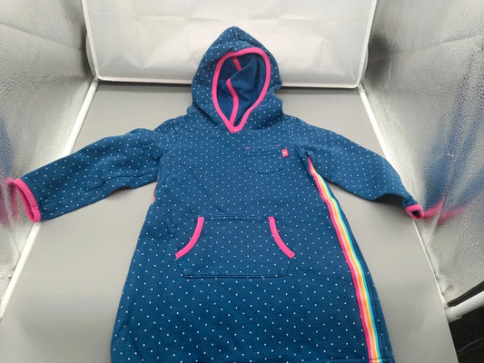Dunkelblauer Kinderparka mit weißen Punkten, pinken Details und Regenbogenstreifen