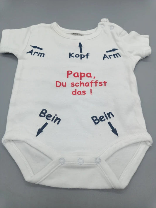 Detail des Spruchaufdrucks und der Druckknöpfe am Jacky Basic Body