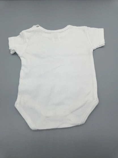 Rückseite des weißen Jacky Basic Kurzarmbodys Größe 50/56