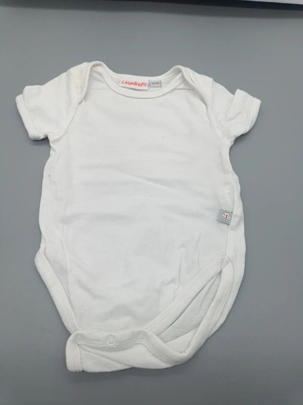 Weißer Liegelind Kurzarmbody Größe 50/56, Vorderseite