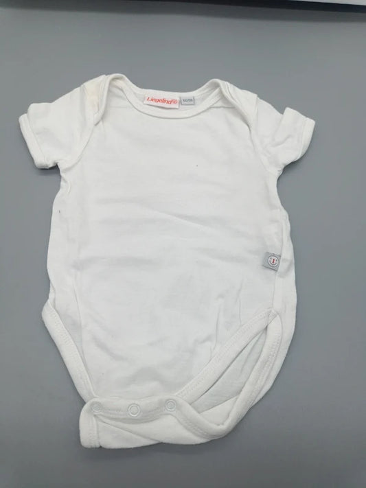 Weißer Liegelind Kurzarmbody Größe 50/56, Vorderseite