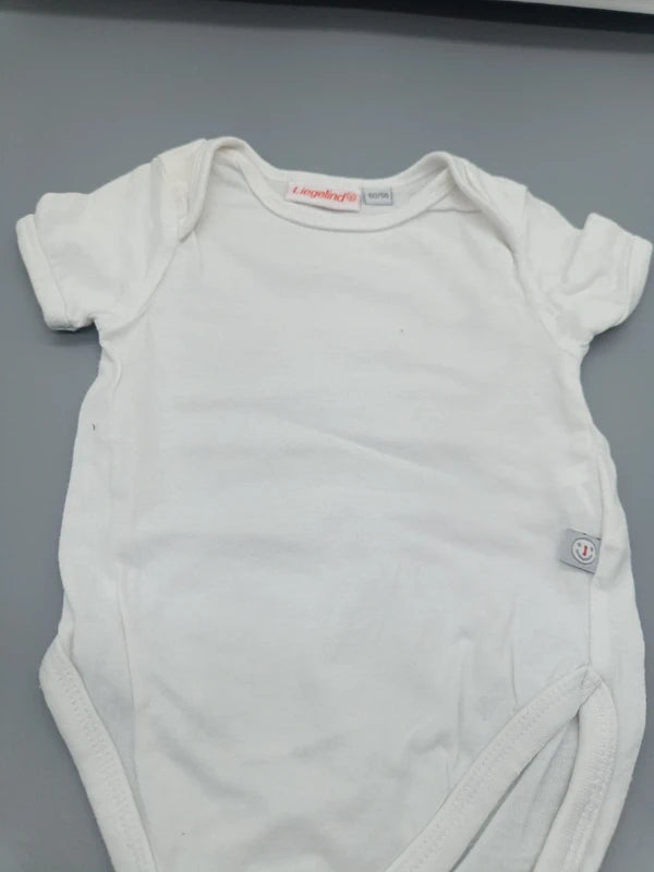 Liegelind Kurzarmbody, Detailansicht von vorne