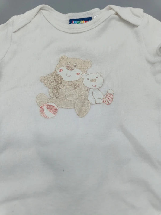 Detail des Bärenmotivs auf dem weißen Lupilu Body