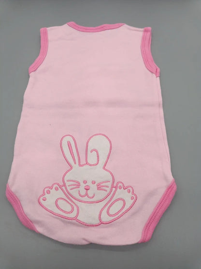 Rückseite des rosa Babybodys mit Hasenmotiv