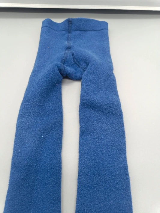 Detail der blauen warmen Strumpfhose und des Bundes
