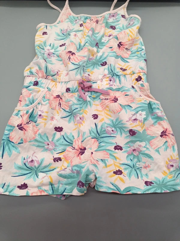 Gesamtansicht des H&M Hosenkleids mit Blumenmuster und Taschen