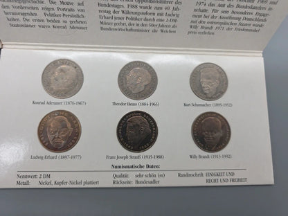 Detail der sechs 2-DM-Münzen und Beschriftung des Sammlerfolders
