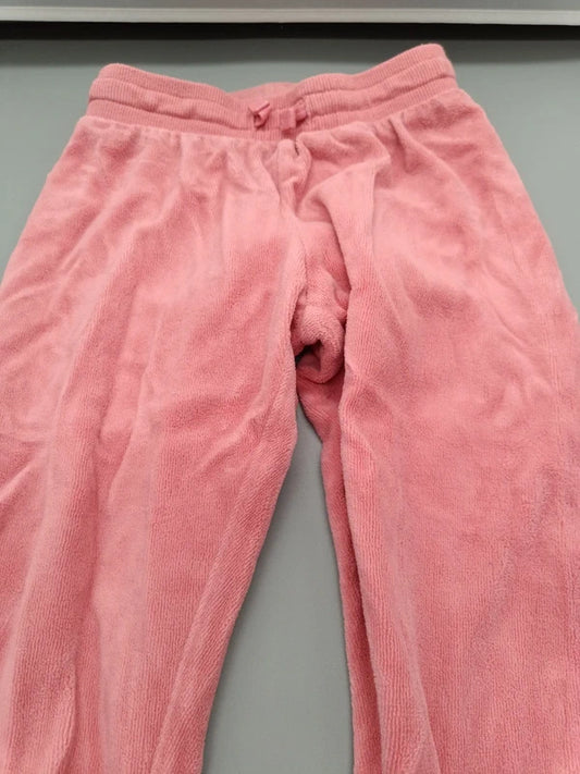 Detailansicht des elastischen Bundes mit Kordel an der roséfarbenen Kinder-Jogginghose
