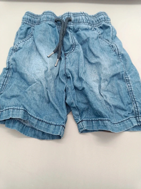 Blaue Lupilu Kinder-Shorts Größe 98/104, Vorderseite mit elastischem Bund und Kordel