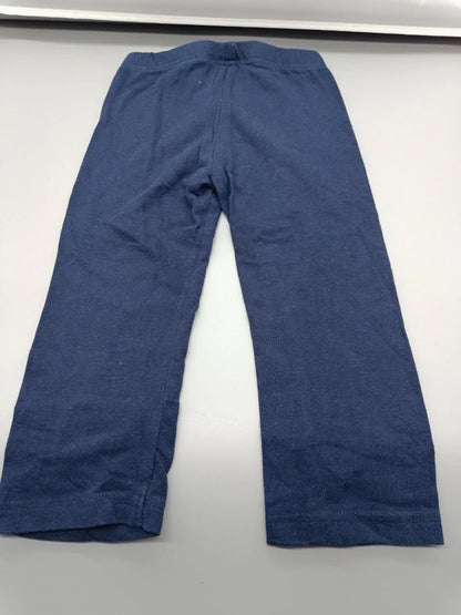 Rückseite der marineblauen Minions Sommerhose Größe 122