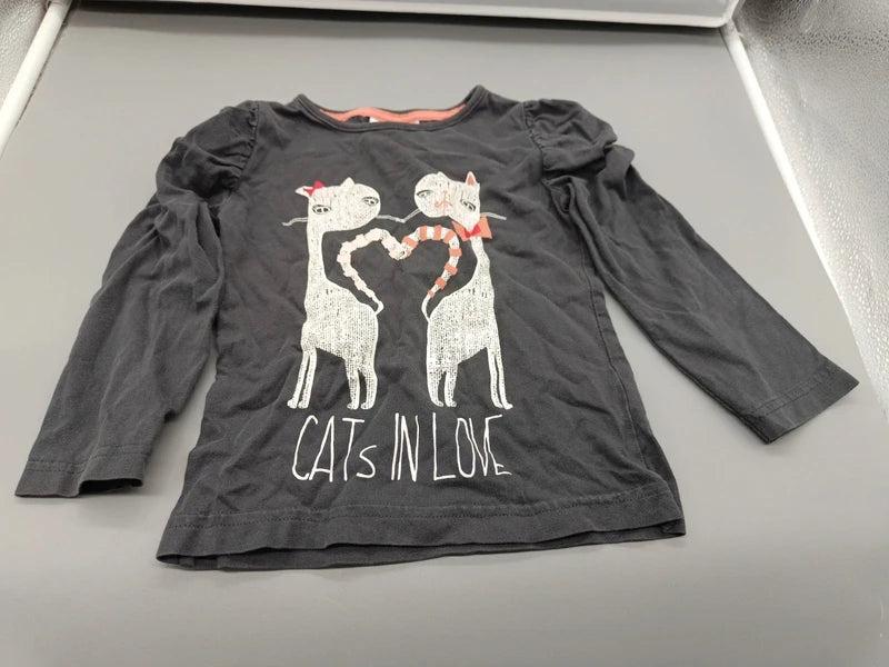 Schwarzes Topolino Langarmshirt Größe 98 mit Katzenmotiv CATS IN LOVE, Vorderseite