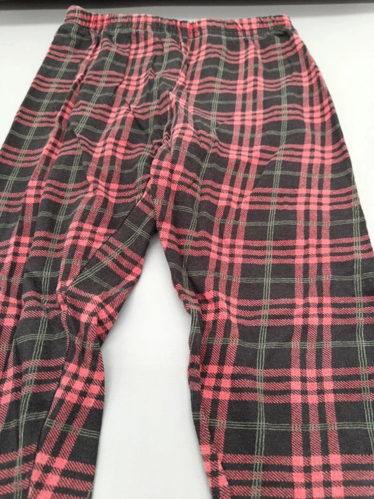 Detail des Karomusters und Gummibunds der Lupilu Stoffhose