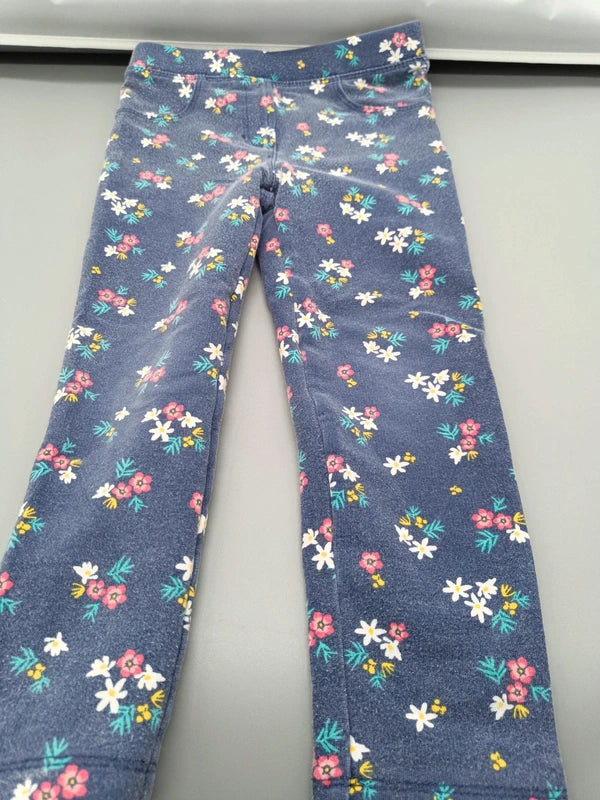 Blaue Lupilu Kinder-Leggings Größe 98/104 mit buntem Blumenmuster, Detailansicht