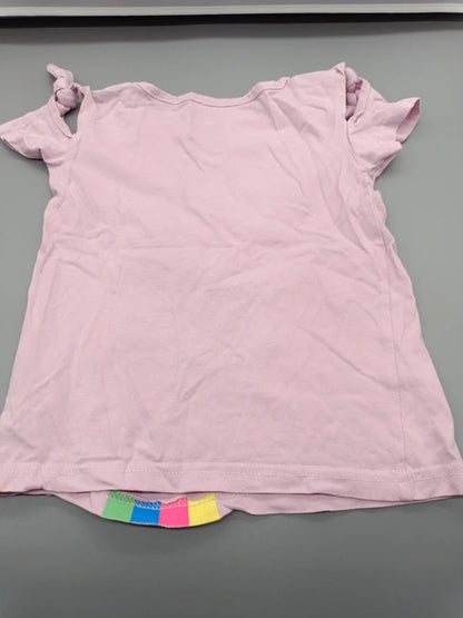 Rückseite des rosafarbenen Kinder-T-Shirts in Größe 110/116