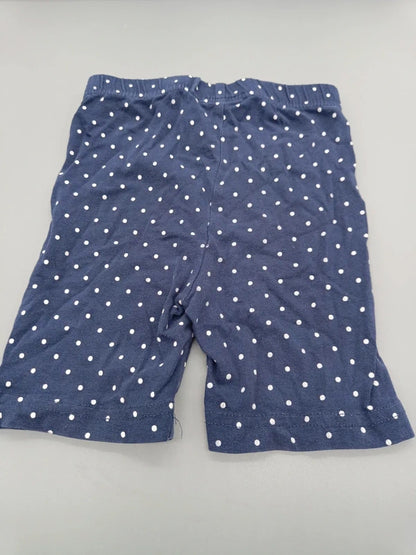 Rückseite der marineblauen Kiki & Koko Shorts mit weißen Punkten Größe 98