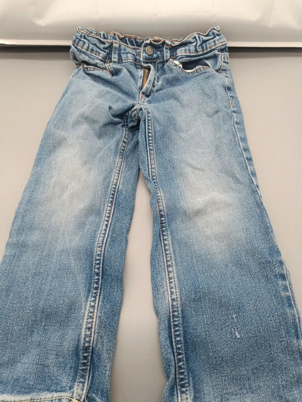 Hellblaue Kinderjeans Größe 98/104 mit elastischem Bund, Vorderseite