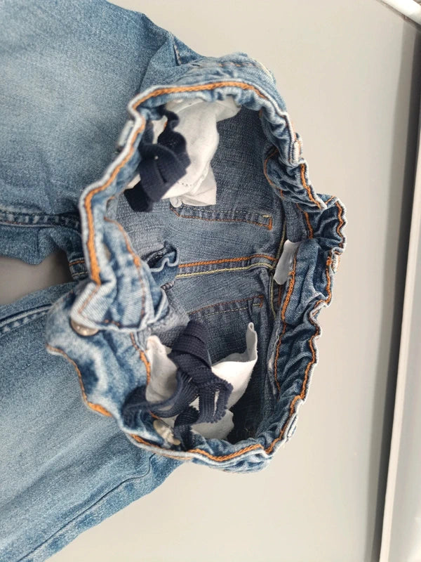 Innenansicht des verstellbaren Jeansbunds
