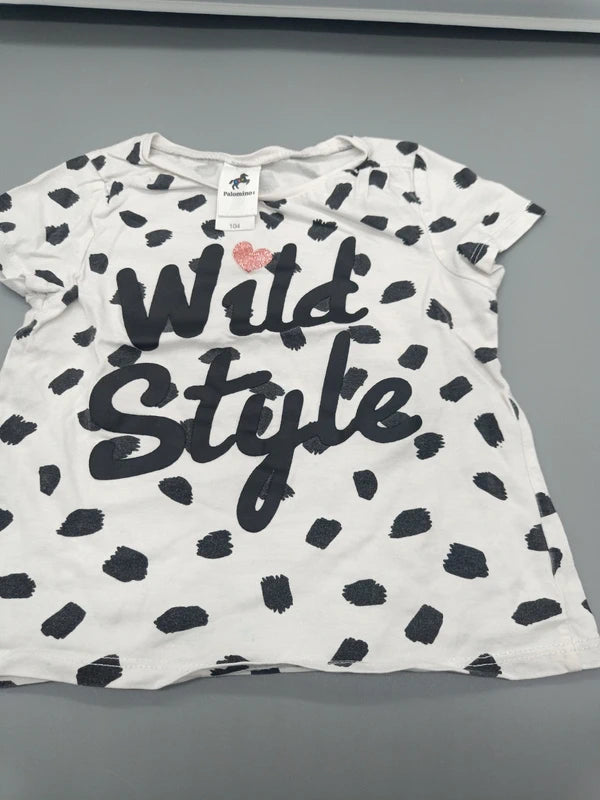 Palomino weißes T-Shirt Größe 104 mit schwarzem Wild Style Schriftzug und rosa Glitzerherz