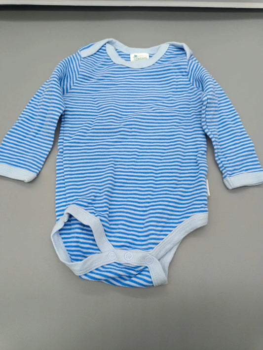 Hellblau-weiß gestreifter Babydream Langarmbody Größe 74/80, Vorderseite