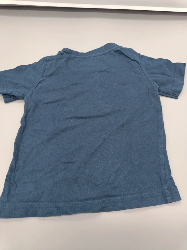 Rückseite des marineblauen Little Rebel Baby-T-Shirts