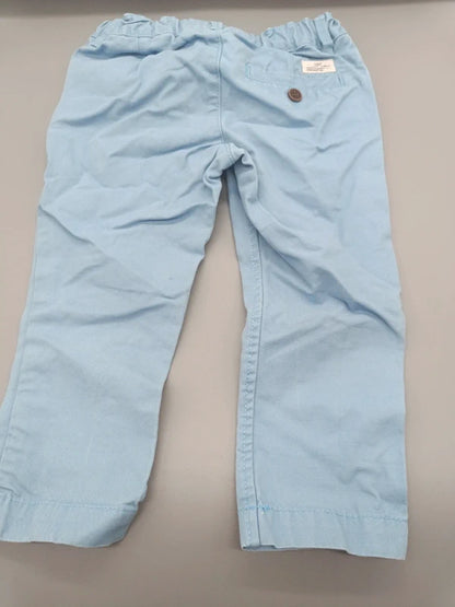 Rückseite der hellblauen L.O.G.G. Baby-Jeanshose mit Gesäßtasche