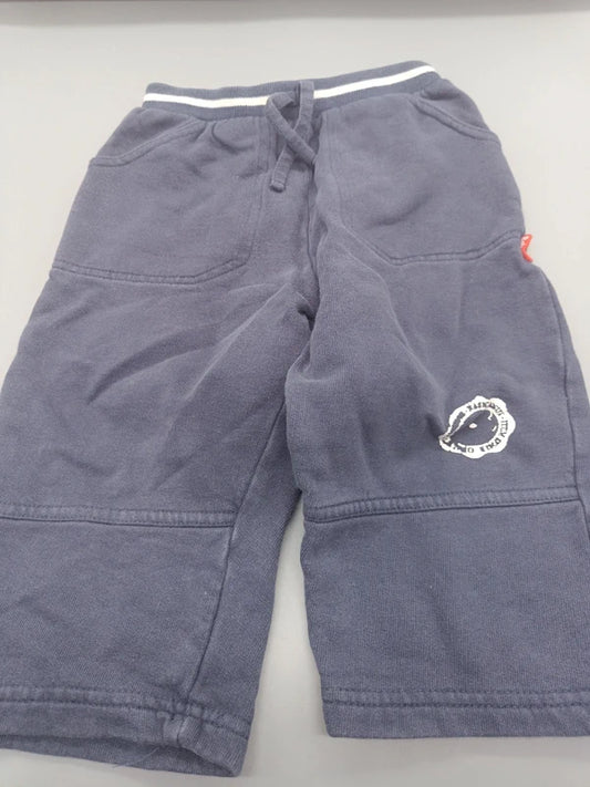 Dunkelgraue Kinder-Shorts mit Taschen und Logopatch in Größe 86, Vorderseite