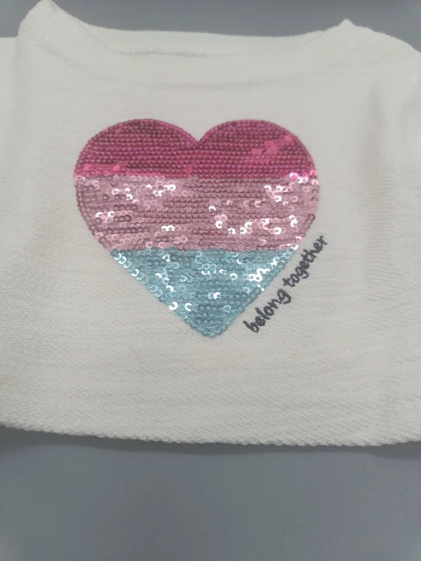 Nahaufnahme des glitzernden Paillettenherzens