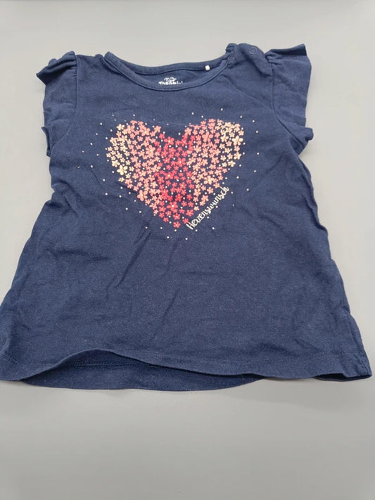 Mädchen T-Shirt Navy Herzenswunsch Blütenherz-Print Glitzernieten Flatterärmel Gesamtansicht Name it Gr. 86
