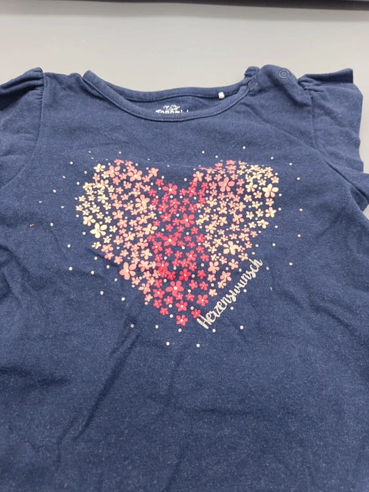 Mädchen T-Shirt Navy Herzenswunsch Blütenherz Glitzernieten Nahaufnahme Schriftzug Name it Gr. 86