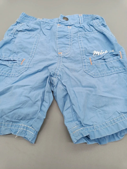 Jungen Cargo-Shorts Hellblau Disney Mickey Schriftzug Stickerei Cargo-Taschen Ziernähte Vorderansicht Gr. 86
