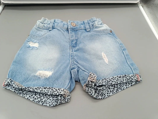 Mädchen Jeans-Shorts Hellblau Ripped Stonewash Gesamtansicht Leoparden-Umschlagsaum Gr. 116