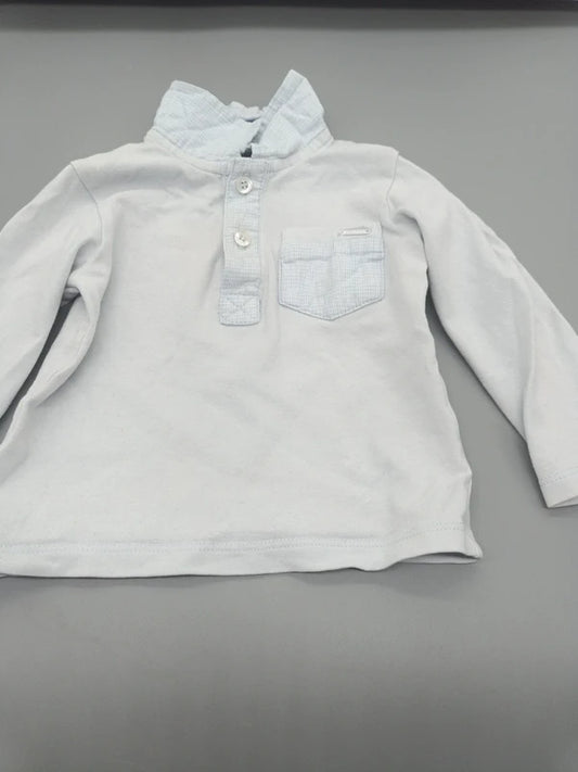 Kinder Polo-Langarmshirt Weiß Polokragen Nahaufnahme Perlmuttknopf Brusttasche Label Gr. 80