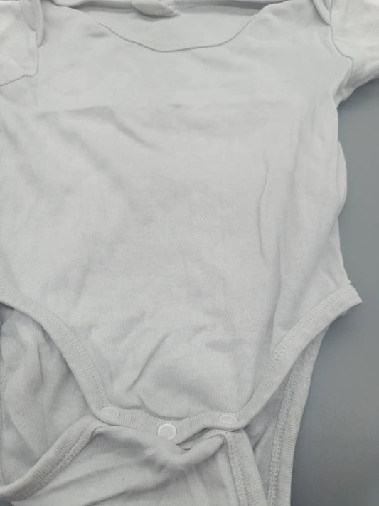 Baby Body Kurzarm Weiß Druckknopf Schritt Nahaufnahme Gr. 80