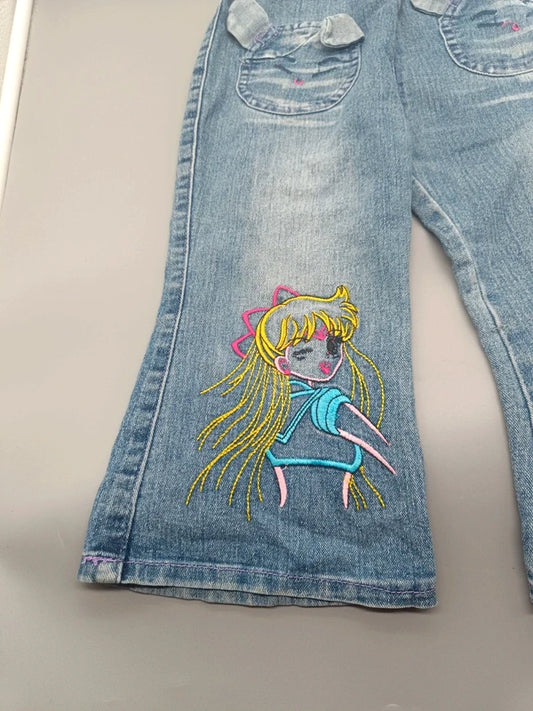 Mädchen Jeans Sailor Moon Stickerei Nahaufnahme Bein