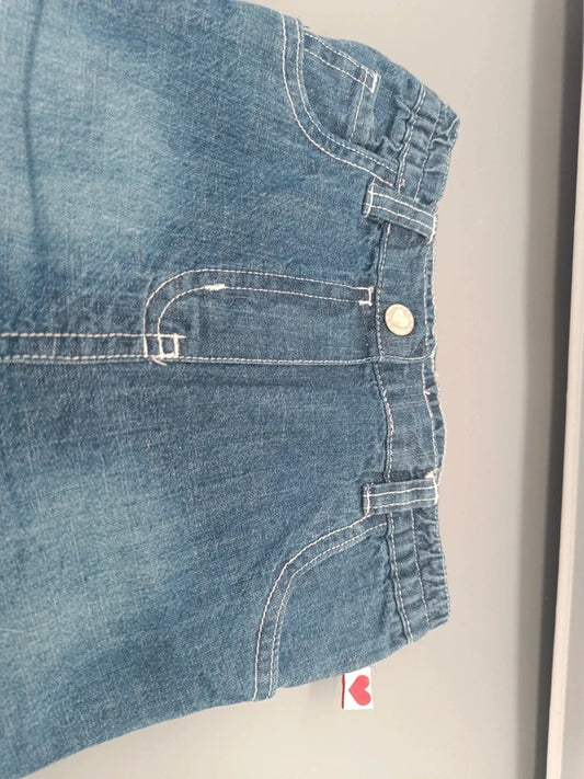 Kinder Jeans-Shorts Herzchen-Label Knopf Steppnaht Nahaufnahme