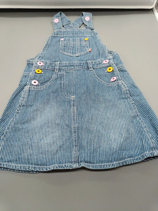 Mädchen Jeans-Latzkleid Hellblau Hickory-Streifen Bunte Knöpfe Vorderansicht Gr. 86