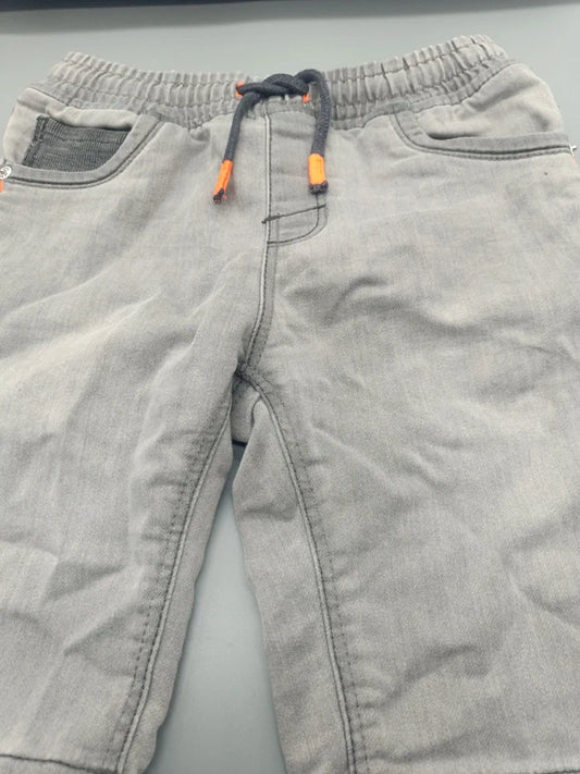 Jungen Jeans-Shorts Grau Jogger Tunnelzug Neonorange Bund Nahaufnahme