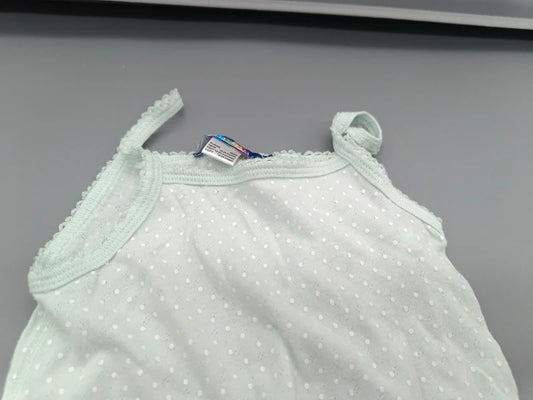 Baby Träger-Body Mintgrün Wellenspitze Ausschnitt Träger Nahaufnahme