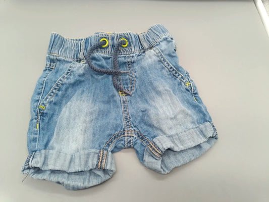 Baby Jeans-Shorts Hellblau Tunnelzug Gelbe Ösen Vorderseite