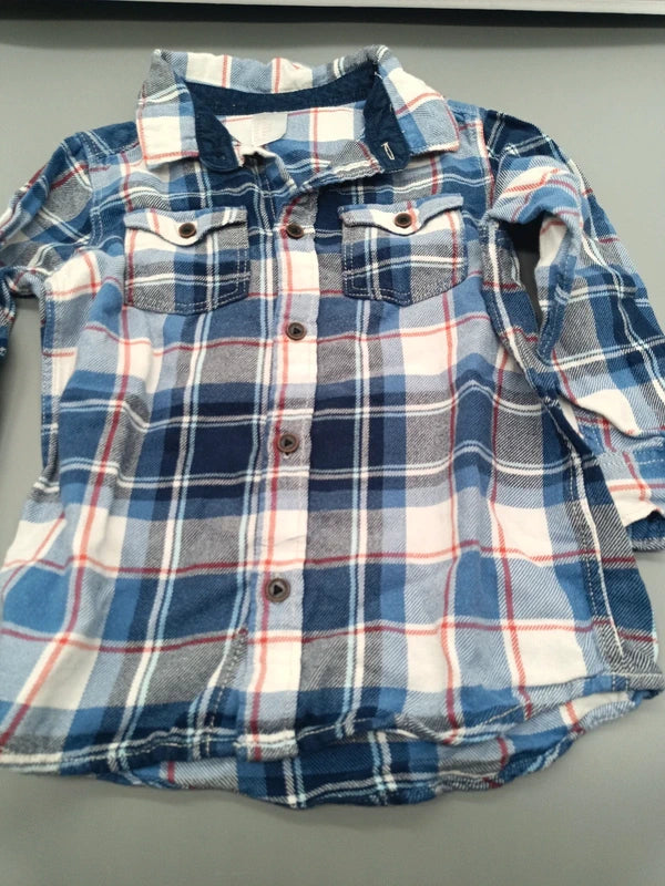Kinder Flanellhemd Karo Brusttaschen Nahaufnahme