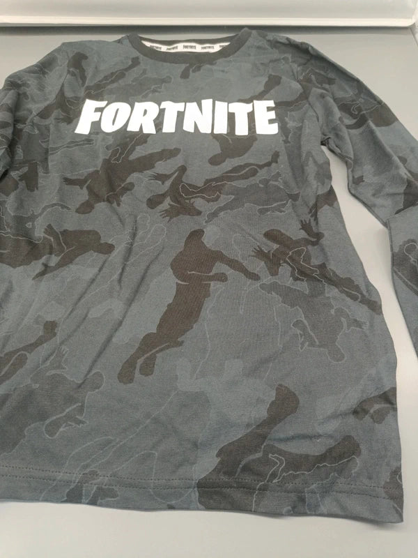 Fortnite Langarmshirt Camouflage Grau Schwarz Vorderseite Nahaufnahme