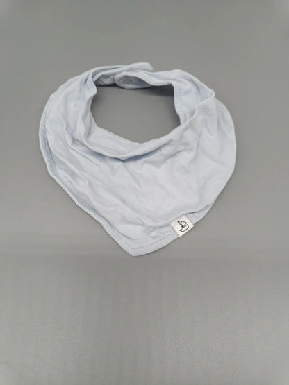 H&M Baby Dreieckstuch Bandana Hellblau Musselin Vorderseite getragen