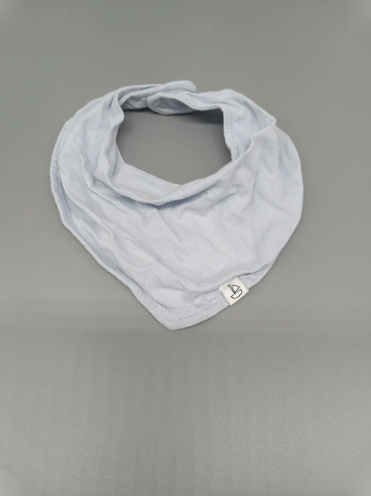 H&M Baby Dreieckstuch Bandana Hellblau Musselin Vorderseite getragen