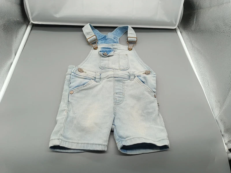 Kurze Latzhose hellblau – Jacky Baby (12-18 Monate)