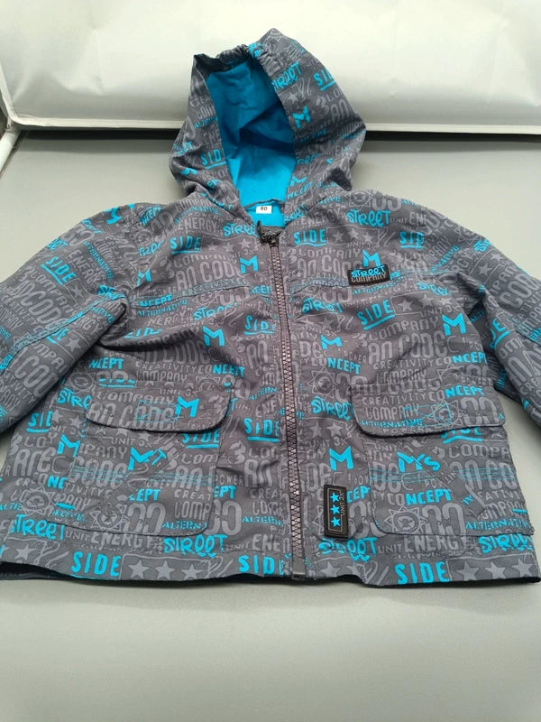 Kinder Softshelljacke Street Company Schriftzug Print Nahaufnahme