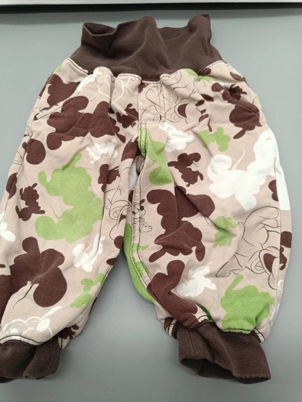 Beige-braune H&M Schlupfhose Größe 86 mit Figurenmuster und breitem braunen Bund, Vorderseite