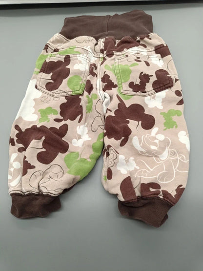 Rückseite der H&M Schlupfhose mit zwei aufgesetzten Gesäßtaschen