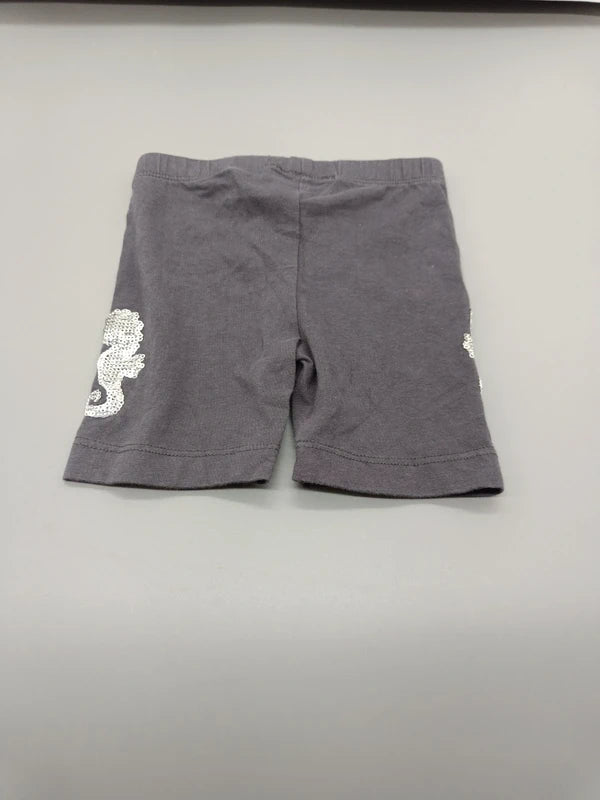 Rückseite der dunkelgrauen Topomini Shorts Größe 74